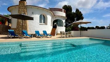 3 عدّة غرف نوم وخدمة الإنترنت