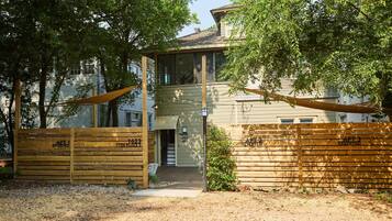 Apartment, Accessible | 2 bedrooms, Internet