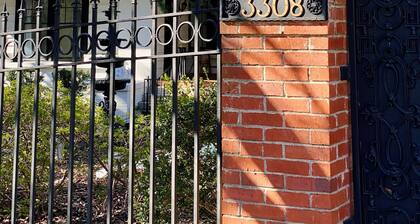 Apt2 Edenbrae - Walkable Southern Gothic Mansion