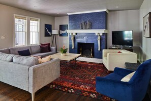 8 habitaciones y acceso a internet