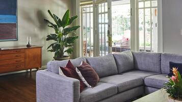 House | 8 bedrooms, Internet