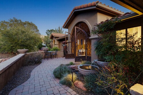 Mammoth Rock Splendor-close to Town Huge Spa Game Room