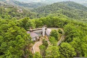House - Belltop Architectural Wonder on Private Mountain (Sevierville)