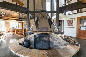 House - Belltop Architectural Wonder on Private Mountain (Sevierville)