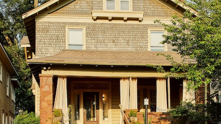 House, Accessible, Smoking | 7 bedrooms, desk, Internet