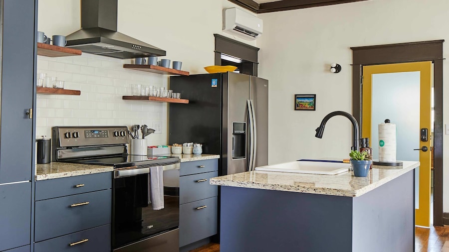 Charles on 11th - Beautifully Restored Historic Southside Home Walkable Perfect for Groups