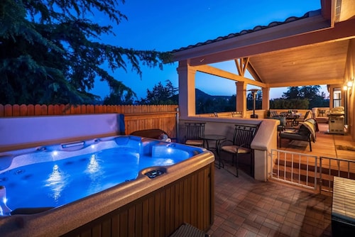 5 Bed 3 Bath Uptown Sedona-game Room-sauna-cold Plunge-jacuzzi-gym