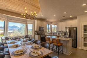 Maison, accessible aux personnes à mobilité réduite | Salle à manger