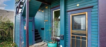 Victorian on Garden Best Location in Town
