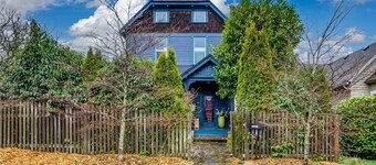 Upstairs at Thevictorian - Lush Walkable and Dog-friendly Retreat - Steps From Downtown Bellingham
