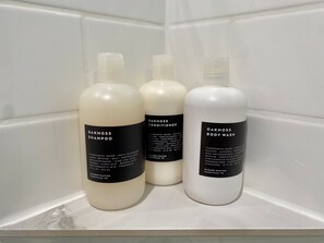 Three bottles of Oakmoss products on a white tiled shelf. - Blue Door Walk to Avondale Dog-friendly w Yard (Birmingham)