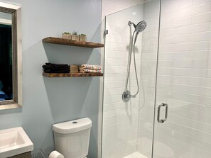 3 bedrooms, Internet - Blue Door Walk to Avondale Dog-friendly w Yard (Birmingham)