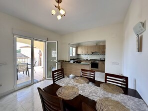 Villa | 3 bedrooms, Internet