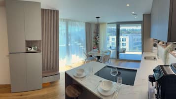 Apartemen | 4 kamar tidur dan internet