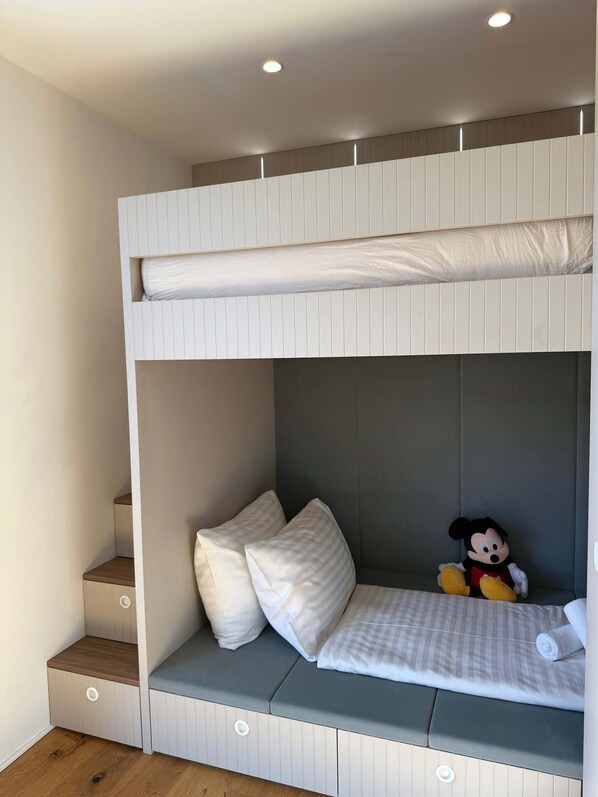 Apartment | 4 bedrooms, Internet