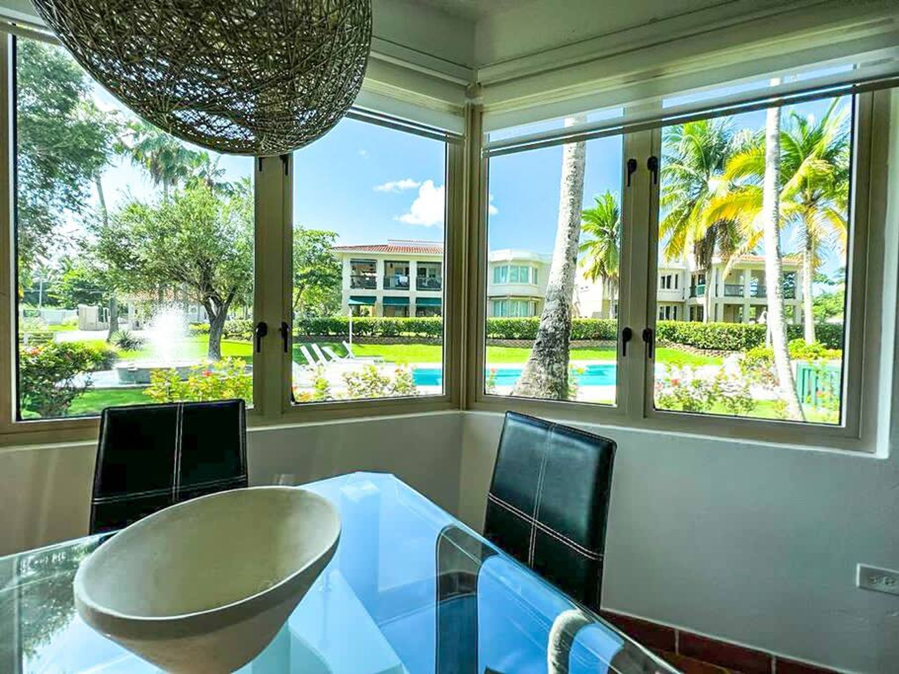 House | 3 bedrooms, desk