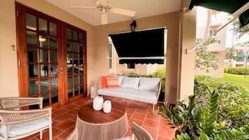 Villa | 3 bedrooms, desk