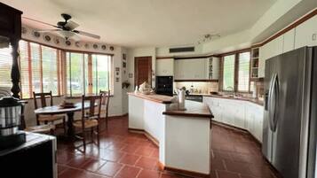 Villa | 3 bedrooms, desk