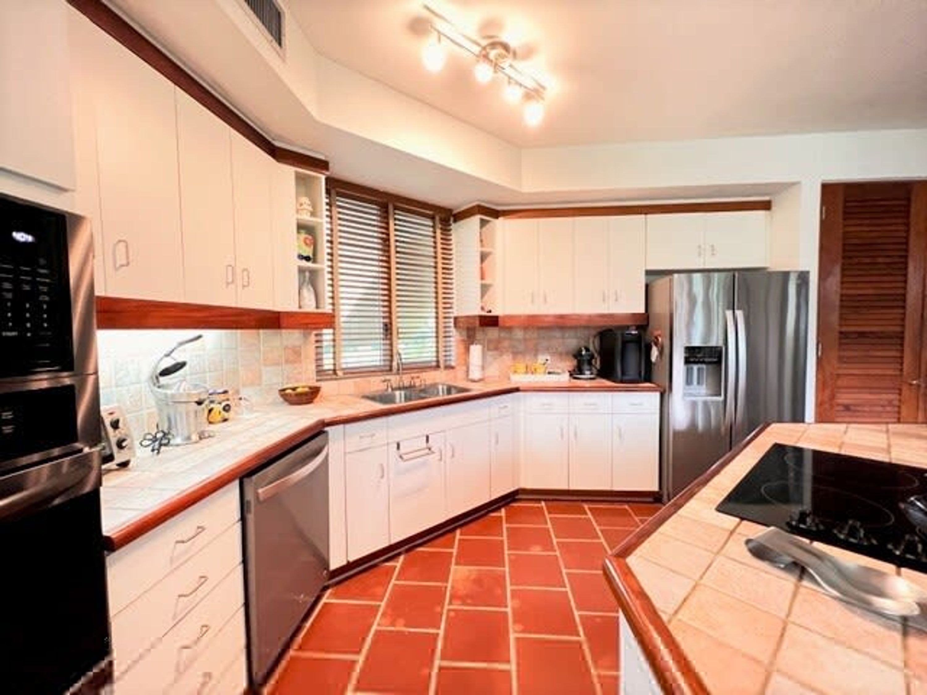 3 عدّة غرف نوم ومكتب