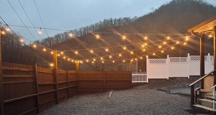 Ellis House Trail Lodging Sleeps 16