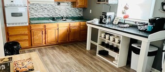 Ellis House Trail Lodging Sleeps 16