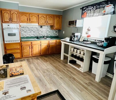 Ellis House Trail Lodging Sleeps 16