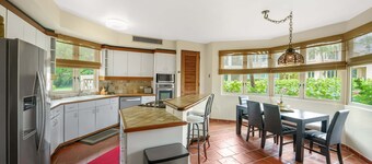 Family Villa Oleana Waterviews Oceanfront With Water and Generator