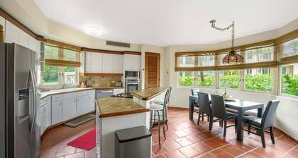 Family Villa Oleana Waterviews Oceanfront With Water and Generator