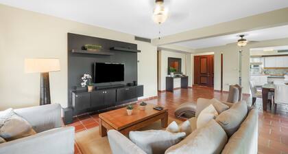 Family Villa Oleana Waterviews Oceanfront With Water and Generator