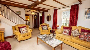 Unclassified image, 5 of 24, button - Hall House 3 Bedroom House St Florence (Tenby)