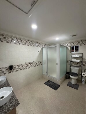 3 bedrooms - Gentlemen s Suite 3 Bedroom (Georgetown)