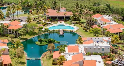 Quaint Villa Beach Access Elina