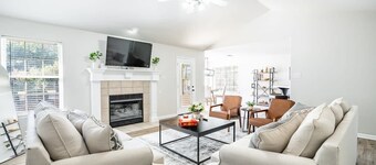 Pool Oasis w King Bed Firepit