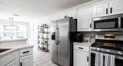 Pool Oasis w King Bed Firepit