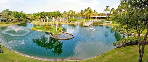 Giovanni Beachfront Community w Pools