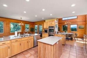 House | 5 bedrooms, Internet