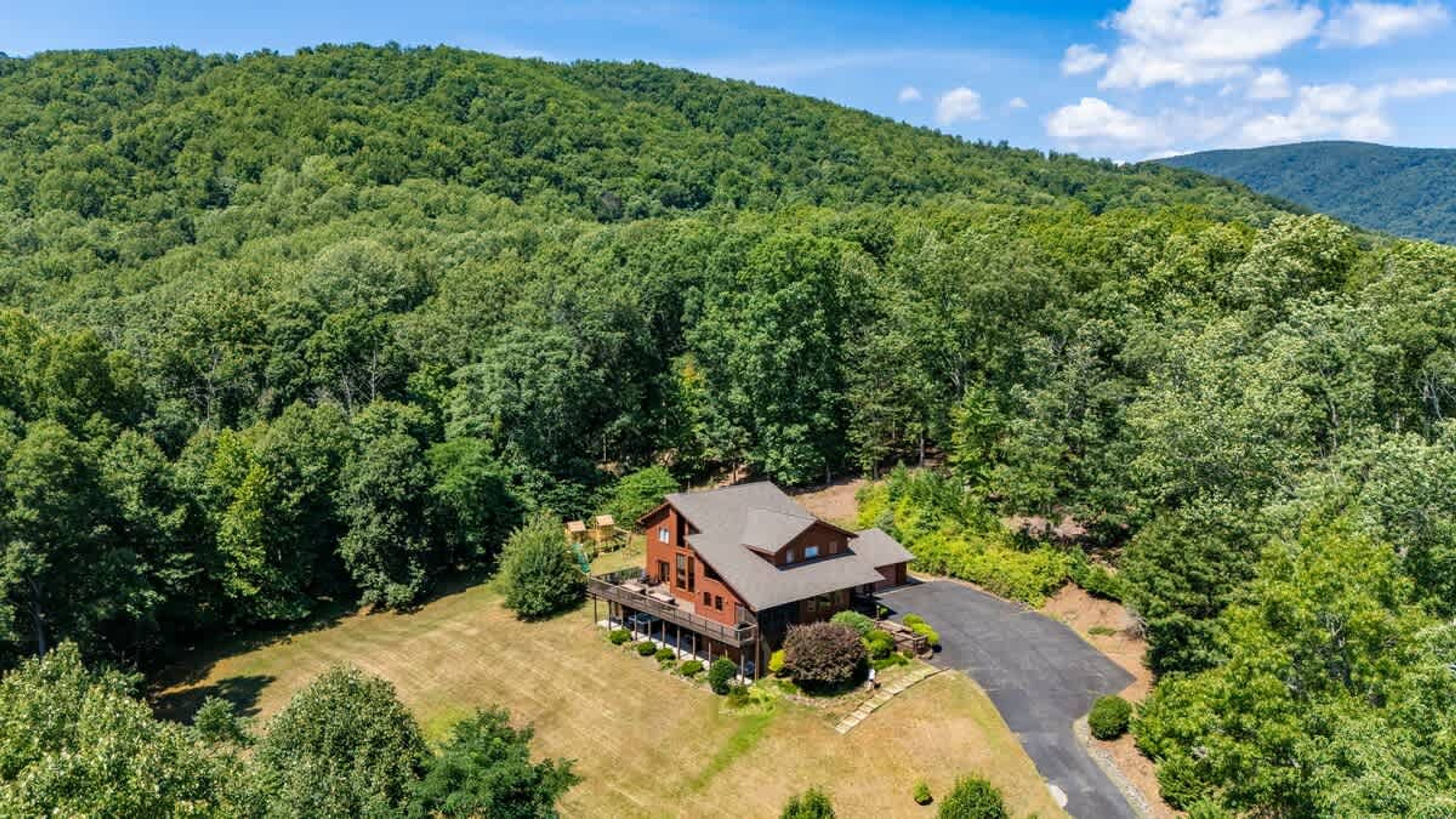 House | 5 bedrooms, desk, Internet