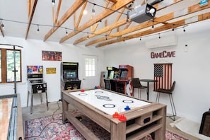 House | 5 bedrooms, Internet
