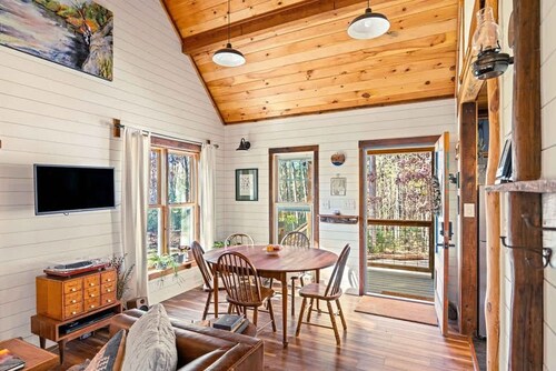 Blue Ridge Beech Cabin