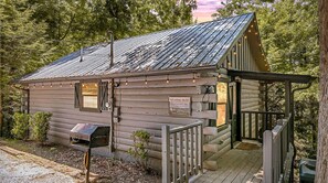 Suite, Accessible | 3 bedrooms, Internet - Adventure Awaits Mtn Views Arcade Pool Table Hot Tub (Sevierville)