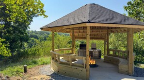 Suite, Accessible | 6 bedrooms, Internet - Gandalf s Getaway Indoor Pool Theater Arcade Firepit Book Now (Sevierville)