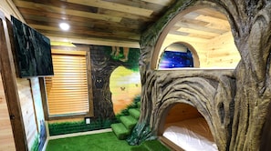 Suite, Accessible | 6 bedrooms, Internet