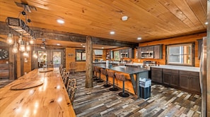 Suite, Accessible | 10 bedrooms, Internet