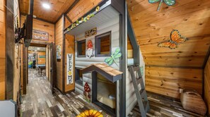 Suite, Accessible | 10 bedrooms, Internet