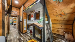 Suite, Accessible | 10 bedrooms, Internet