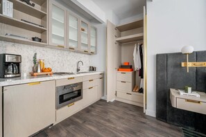 Exterior - 17john: Classic Queen Studio Apartment (New York)