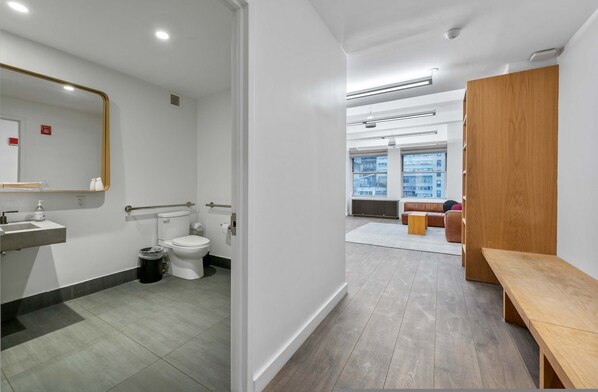 Apartment | 1 bedroom - 17john: Presidential King Suite With Sofa Bed (New York)