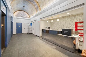 Exterior - 17john: Classic King Studio Apartment (New York)