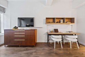 Apartment | 1 bedroom - 17john: Grand King Studio Apartment (New York)