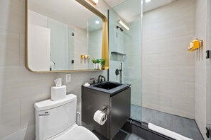 Exterior - 17john: Grand King Studio Apartment (New York)